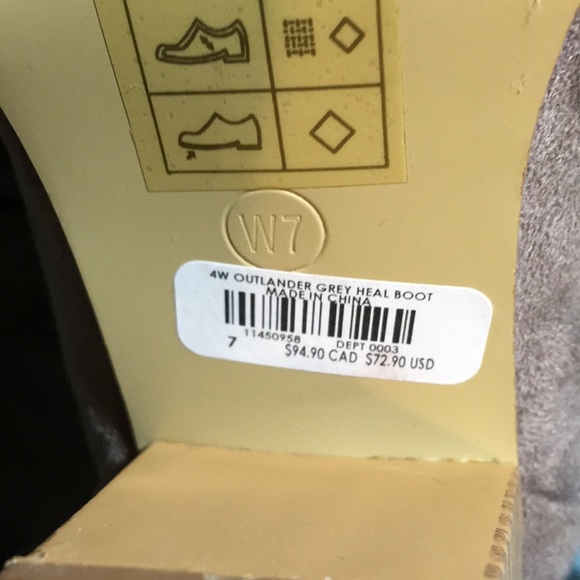 Hot Topic Exclusive Outlander Tartan Taupe Lace-Up Heel Booties - Picture 10 of 10